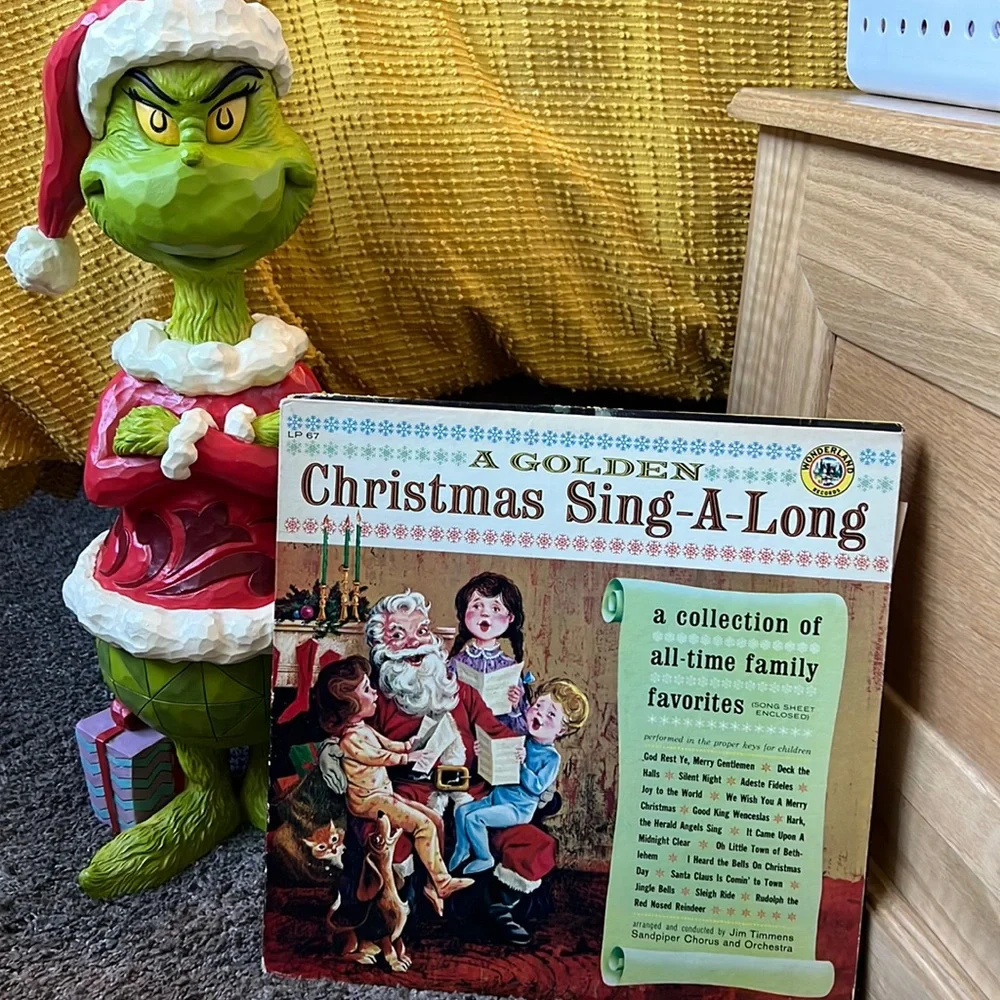 A Golden 🌟 Christmas Sing-A-Long Vinyl Record 🎅🏽 - Picture 1 of 6